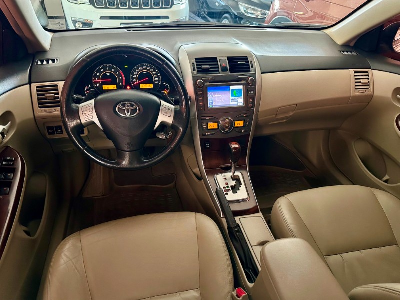 TOYOTA COROLLA ALTIS 2.0 2013/2014 SÉTIMA VEÍCULOS GUAPORÉ / Carros no Vale