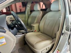 TOYOTA COROLLA ALTIS 2.0 2013/2014 SÉTIMA VEÍCULOS GUAPORÉ / Carros no Vale