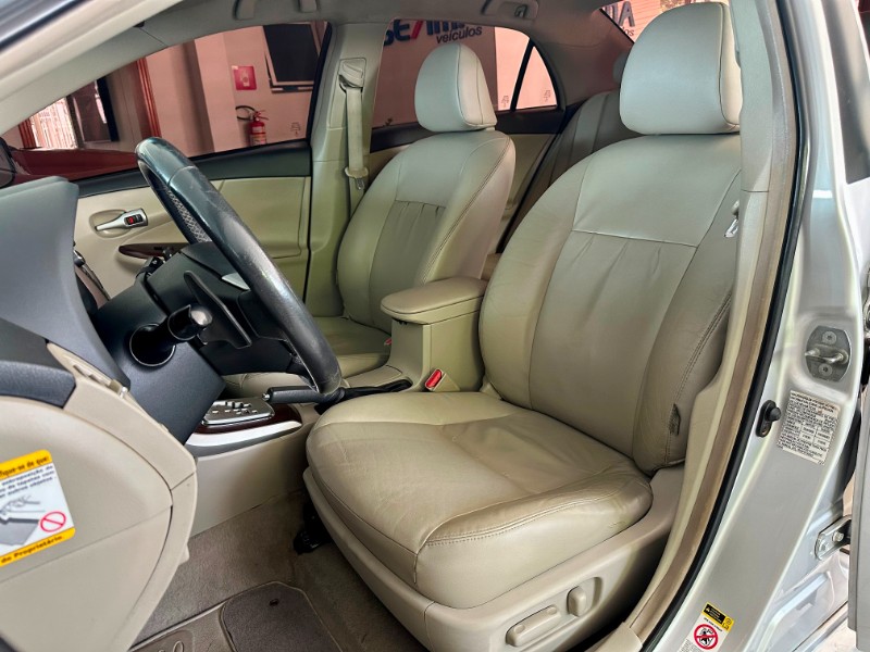 TOYOTA COROLLA ALTIS 2.0 2013/2014 SÉTIMA VEÍCULOS GUAPORÉ / Carros no Vale