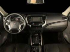 MITSUBISHI L200 TRITON 2.4 16V TURBO DIESEL SPORT HPE-S CD 4P 4X4 AUTOMÁTICO 2019/2020 DUARTE VEÍCULOS PORTO ALEGRE / Carros no Vale