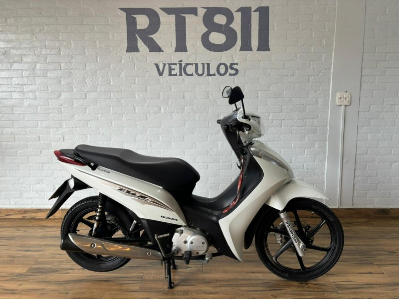 HONDA MOTOS BIZ 125 /2016 RT 811 VEÍCULOS ARROIO DO MEIO / Carros no Vale
