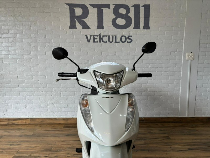 HONDA MOTOS BIZ 125 /2016 RT 811 VEÍCULOS ARROIO DO MEIO / Carros no Vale