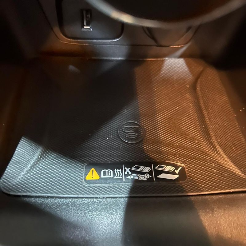 Chevrolet Onix 10tat Pr2 2019/2020 DL MOTORS LAJEADO / Carros no Vale