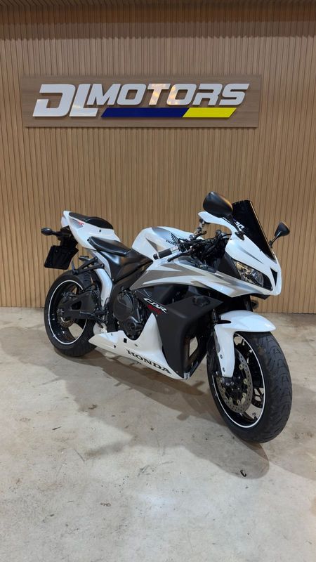Honda Motos Cbr 600rr 2007/2007 DL MOTORS LAJEADO / Carros no Vale
