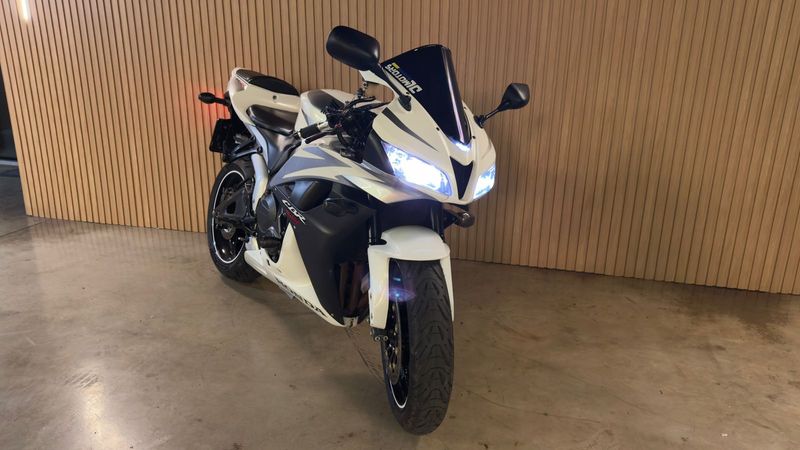 Honda Motos Cbr 600rr 2007/2007 DL MOTORS LAJEADO / Carros no Vale