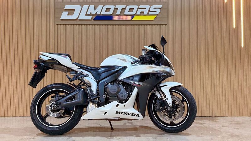 Honda Motos Cbr 600rr 2007/2007 DL MOTORS LAJEADO / Carros no Vale