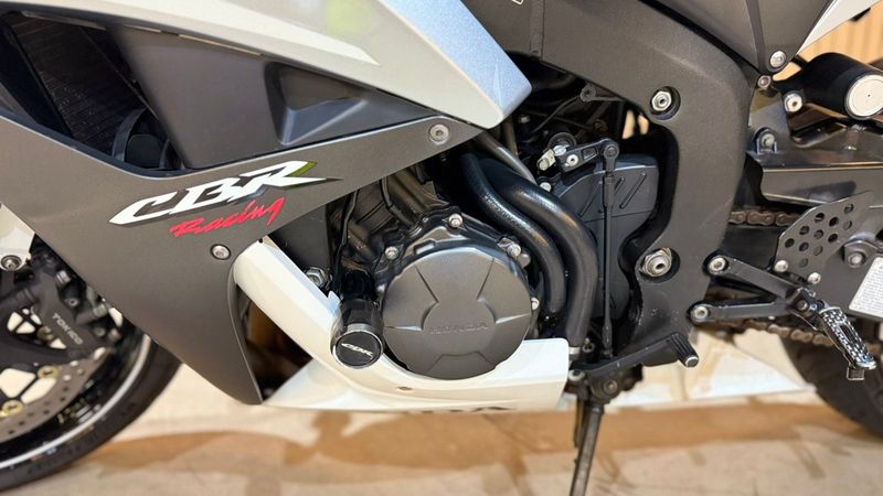 Honda Motos Cbr 600rr 2007/2007 DL MOTORS LAJEADO / Carros no Vale