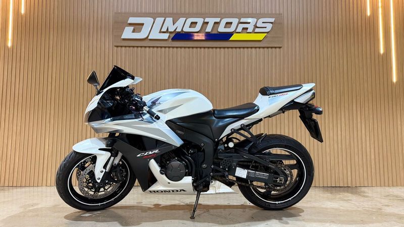 Honda Motos Cbr 600rr 2007/2007 DL MOTORS LAJEADO / Carros no Vale