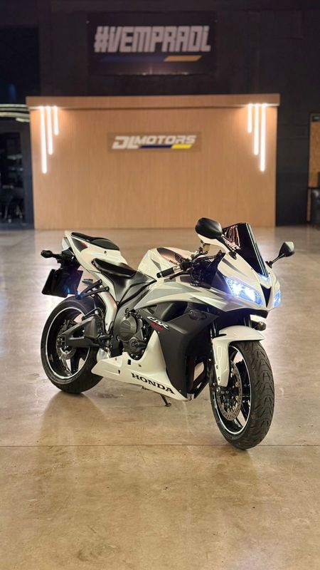 Honda Motos Cbr 600rr 2007/2007 DL MOTORS LAJEADO / Carros no Vale