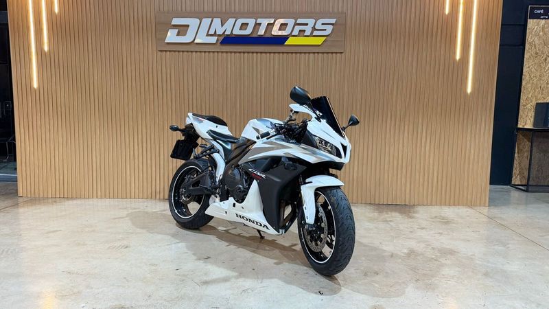 Honda Motos Cbr 600rr 2007/2007 DL MOTORS LAJEADO / Carros no Vale