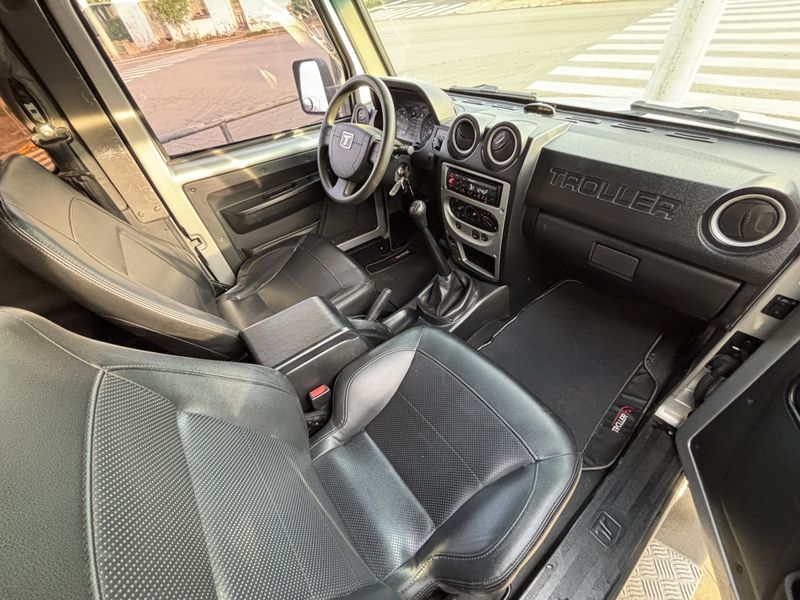 Troller T-4 4×4 3.0 TB Int Cap Rígida 2011/2011 ATUAL VEÍCULOS VISTA ALEGRE DO PRATA / Carros no Vale