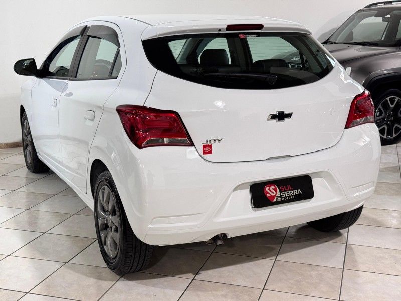 CHEVROLET ONIX 1.0 JOY BLACK 8V 2020/2021 SUL SERRA MOTORS CAXIAS DO SUL / Carros no Vale