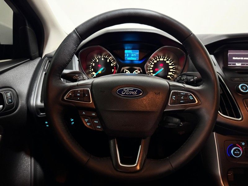 FORD FOCUS 2.0 SE PLUS 16V 2015/2016 SUL SERRA MOTORS CAXIAS DO SUL / Carros no Vale