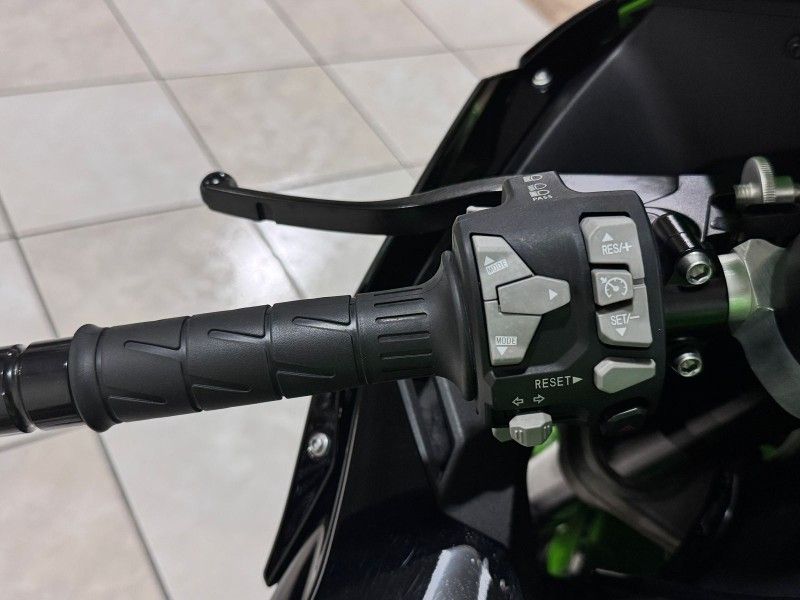 KAWASAKI NINJA ZX-10R ABS 2022/2022 SUL SERRA MOTORS CAXIAS DO SUL / Carros no Vale