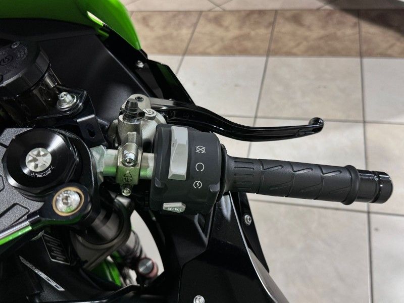 KAWASAKI NINJA ZX-10R ABS 2022/2022 SUL SERRA MOTORS CAXIAS DO SUL / Carros no Vale