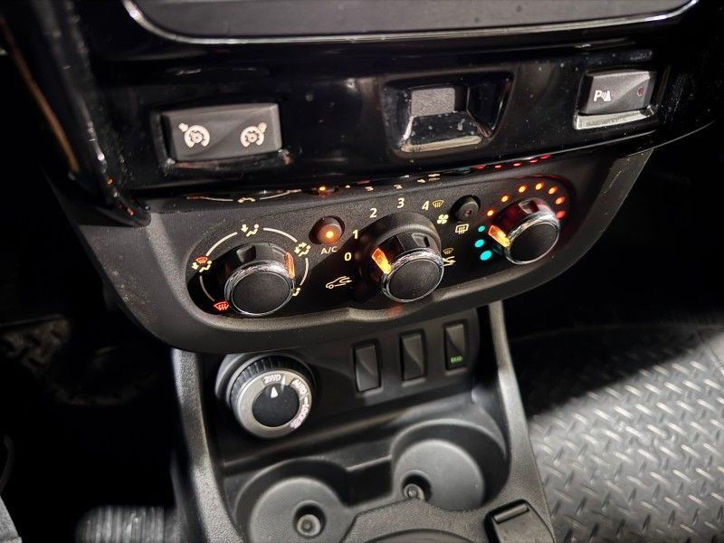 RENAULT DUSTER 2.0 DYNAMIQUE 4X4 16V 2015/2016 SUL SERRA MOTORS CAXIAS DO SUL / Carros no Vale