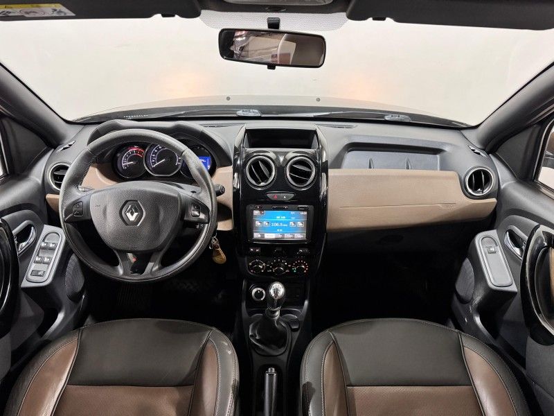 RENAULT DUSTER 2.0 DYNAMIQUE 4X4 16V 2015/2016 SUL SERRA MOTORS CAXIAS DO SUL / Carros no Vale
