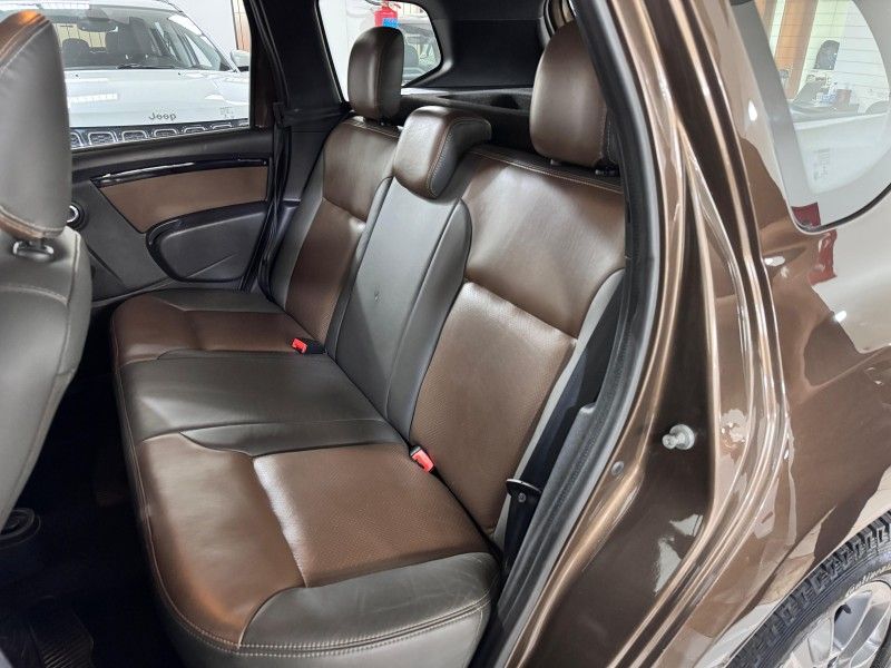 RENAULT DUSTER 2.0 DYNAMIQUE 4X4 16V 2015/2016 SUL SERRA MOTORS CAXIAS DO SUL / Carros no Vale