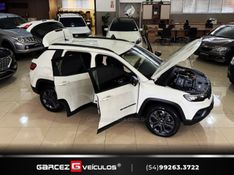 JEEP COMPASS 2.0 TURBO 350 80 ANOS 4X4 2021/2022 GARCEZ VEÍCULOS BENTO GONÇALVES / Carros no Vale