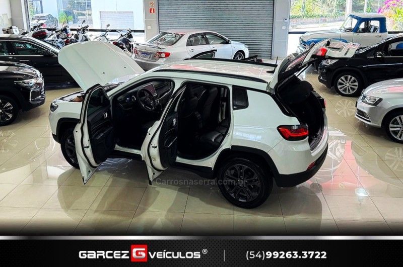 JEEP COMPASS 2.0 TURBO 350 80 ANOS 4X4 2021/2022 GARCEZ VEÍCULOS BENTO GONÇALVES / Carros no Vale