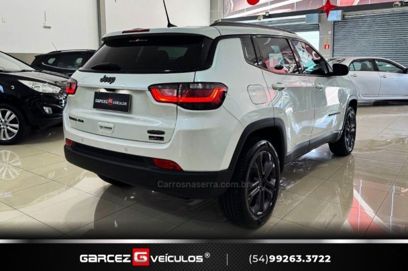 JEEP COMPASS 2.0 TURBO 350 80 ANOS 4X4 2021/2022 GARCEZ VEÍCULOS BENTO GONÇALVES / Carros no Vale