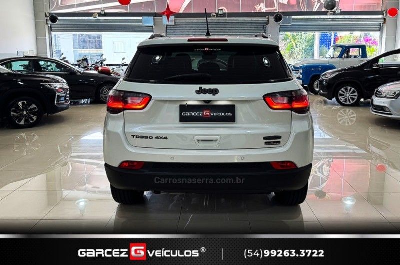 JEEP COMPASS 2.0 TURBO 350 80 ANOS 4X4 2021/2022 GARCEZ VEÍCULOS BENTO GONÇALVES / Carros no Vale