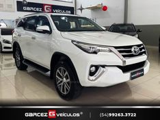 TOYOTA HILUX SW4 2.8 SRX 4X4 7 LUGARES 16V TURBO INTERCOOLER 2016/2017 GARCEZ VEÍCULOS BENTO GONÇALVES / Carros no Vale