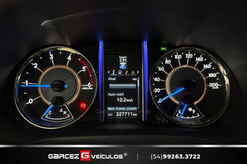 TOYOTA HILUX SW4 2.8 SRX 4X4 7 LUGARES 16V TURBO INTERCOOLER 2016/2017 GARCEZ VEÍCULOS BENTO GONÇALVES / Carros no Vale