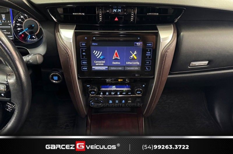 TOYOTA HILUX SW4 2.8 SRX 4X4 7 LUGARES 16V TURBO INTERCOOLER 2016/2017 GARCEZ VEÍCULOS BENTO GONÇALVES / Carros no Vale