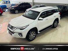 TOYOTA HILUX SW4 2.8 SRX 4X4 7 LUGARES 16V TURBO INTERCOOLER 2016/2017 GARCEZ VEÍCULOS BENTO GONÇALVES / Carros no Vale