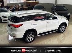 TOYOTA HILUX SW4 2.8 SRX 4X4 7 LUGARES 16V TURBO INTERCOOLER 2016/2017 GARCEZ VEÍCULOS BENTO GONÇALVES / Carros no Vale