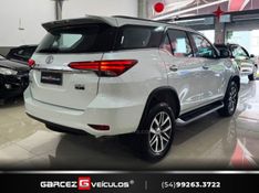 TOYOTA HILUX SW4 2.8 SRX 4X4 7 LUGARES 16V TURBO INTERCOOLER 2016/2017 GARCEZ VEÍCULOS BENTO GONÇALVES / Carros no Vale
