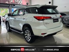 TOYOTA HILUX SW4 2.8 SRX 4X4 7 LUGARES 16V TURBO INTERCOOLER 2016/2017 GARCEZ VEÍCULOS BENTO GONÇALVES / Carros no Vale