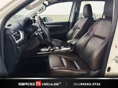 TOYOTA HILUX SW4 2.8 SRX 4X4 7 LUGARES 16V TURBO INTERCOOLER 2016/2017 GARCEZ VEÍCULOS BENTO GONÇALVES / Carros no Vale
