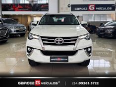 TOYOTA HILUX SW4 2.8 SRX 4X4 7 LUGARES 16V TURBO INTERCOOLER 2016/2017 GARCEZ VEÍCULOS BENTO GONÇALVES / Carros no Vale