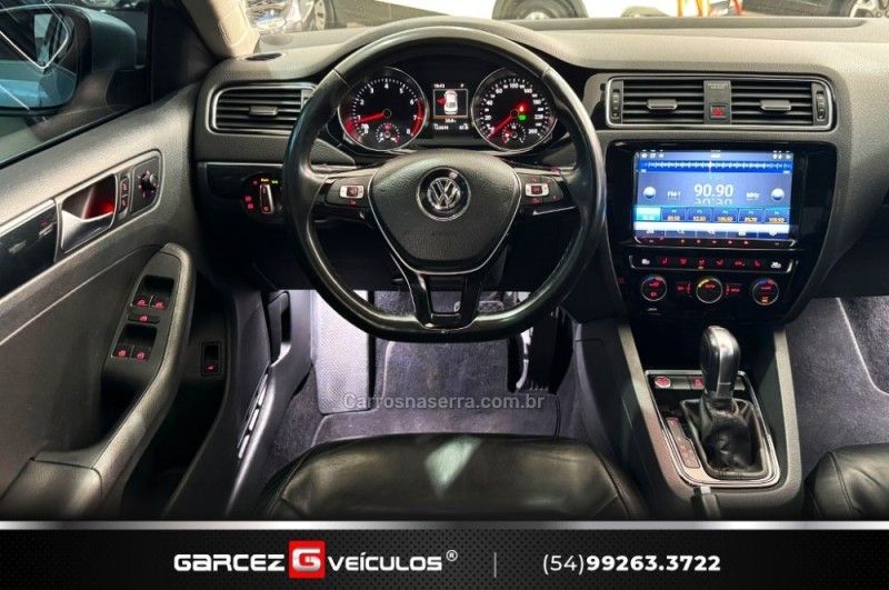 VOLKSWAGEN JETTA 2.0 TSI HIGHLINE 211CV TIPTRONIC 2015/2016 GARCEZ VEÍCULOS BENTO GONÇALVES / Carros no Vale
