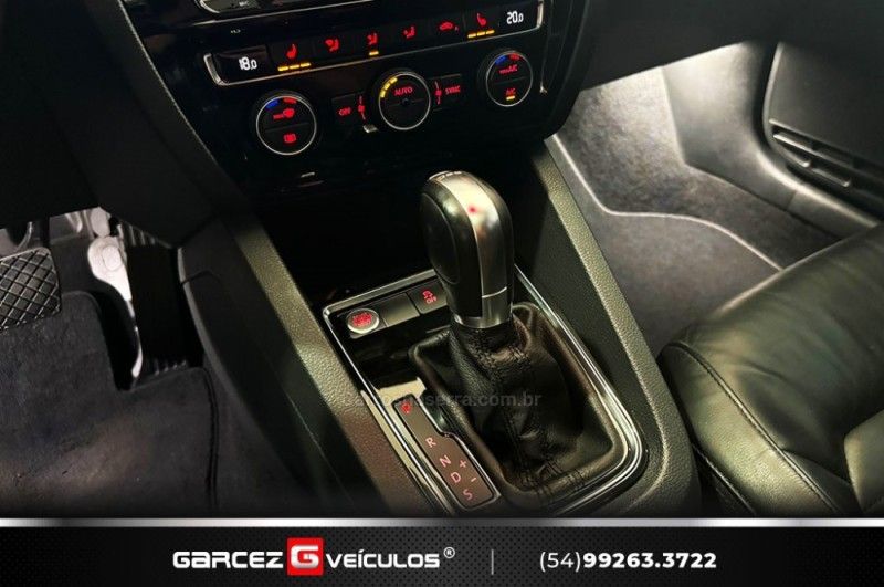 VOLKSWAGEN JETTA 2.0 TSI HIGHLINE 211CV TIPTRONIC 2015/2016 GARCEZ VEÍCULOS BENTO GONÇALVES / Carros no Vale