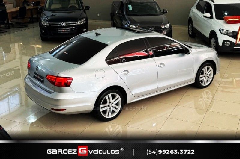 VOLKSWAGEN JETTA 2.0 TSI HIGHLINE 211CV TIPTRONIC 2015/2016 GARCEZ VEÍCULOS BENTO GONÇALVES / Carros no Vale
