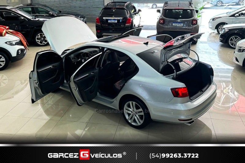 VOLKSWAGEN JETTA 2.0 TSI HIGHLINE 211CV TIPTRONIC 2015/2016 GARCEZ VEÍCULOS BENTO GONÇALVES / Carros no Vale