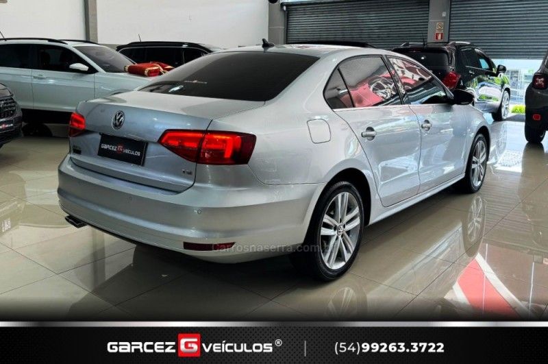 VOLKSWAGEN JETTA 2.0 TSI HIGHLINE 211CV TIPTRONIC 2015/2016 GARCEZ VEÍCULOS BENTO GONÇALVES / Carros no Vale