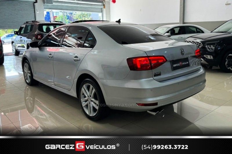 VOLKSWAGEN JETTA 2.0 TSI HIGHLINE 211CV TIPTRONIC 2015/2016 GARCEZ VEÍCULOS BENTO GONÇALVES / Carros no Vale