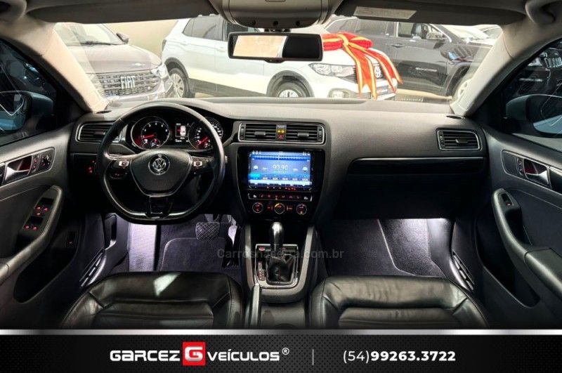 VOLKSWAGEN JETTA 2.0 TSI HIGHLINE 211CV TIPTRONIC 2015/2016 GARCEZ VEÍCULOS BENTO GONÇALVES / Carros no Vale