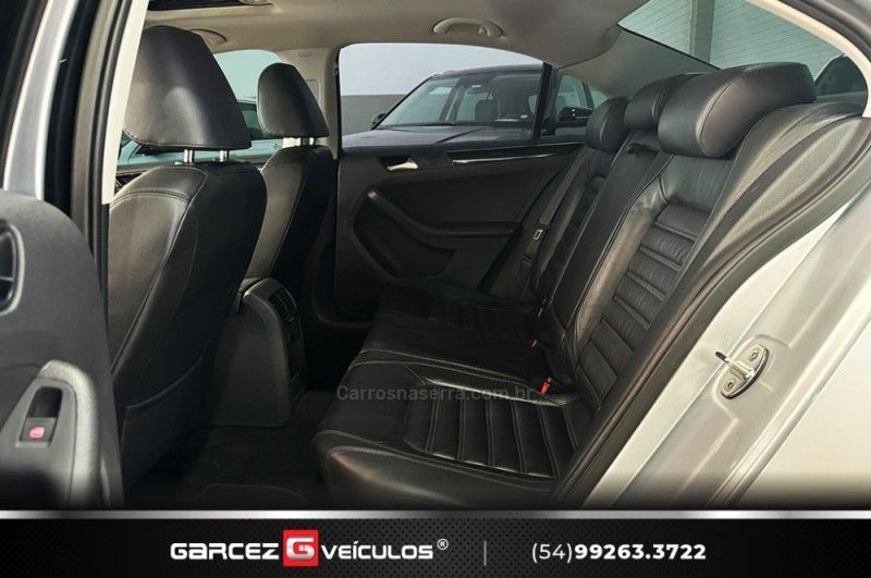 VOLKSWAGEN JETTA 2.0 TSI HIGHLINE 211CV TIPTRONIC 2015/2016 GARCEZ VEÍCULOS BENTO GONÇALVES / Carros no Vale