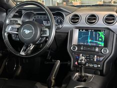 FORD MUSTANG 5.0 GT PREMIUM COUPÉ V8 32V 2017/2018 GRIFFCAR MULTIMARCAS DOIS IRMÃOS / Carros no Vale