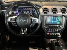 FORD MUSTANG 5.0 GT PREMIUM COUPÉ V8 32V 2017/2018 GRIFFCAR MULTIMARCAS DOIS IRMÃOS / Carros no Vale