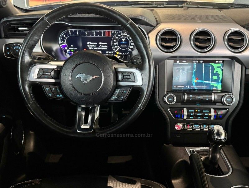 FORD MUSTANG 5.0 GT PREMIUM COUPÉ V8 32V 2017/2018 GRIFFCAR MULTIMARCAS DOIS IRMÃOS / Carros no Vale