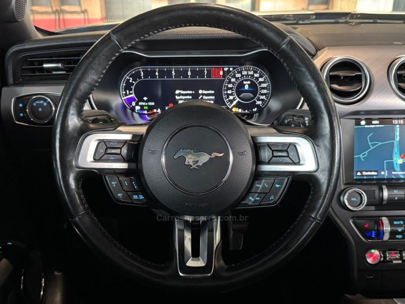FORD MUSTANG 5.0 GT PREMIUM COUPÉ V8 32V 2017/2018 GRIFFCAR MULTIMARCAS DOIS IRMÃOS / Carros no Vale