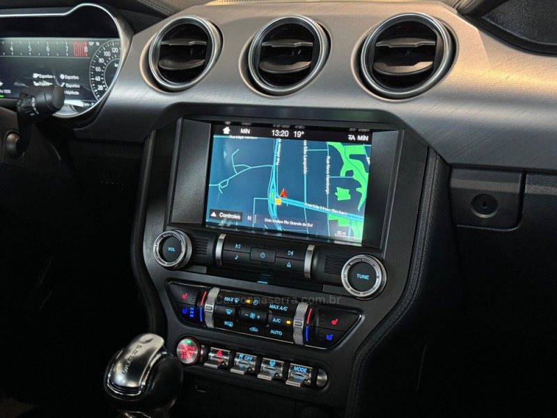 FORD MUSTANG 5.0 GT PREMIUM COUPÉ V8 32V 2017/2018 GRIFFCAR MULTIMARCAS DOIS IRMÃOS / Carros no Vale