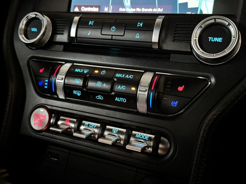 FORD MUSTANG 5.0 GT PREMIUM COUPÉ V8 32V 2017/2018 GRIFFCAR MULTIMARCAS DOIS IRMÃOS / Carros no Vale