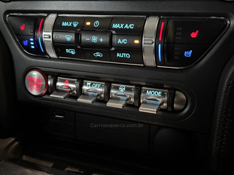 FORD MUSTANG 5.0 GT PREMIUM COUPÉ V8 32V 2017/2018 GRIFFCAR MULTIMARCAS DOIS IRMÃOS / Carros no Vale